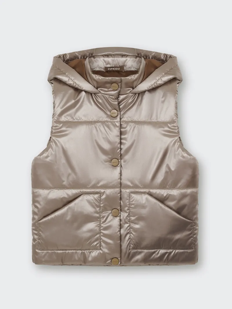 Nature's Baby льняное платье с рукавами-крыльями и кружевной отделкой. Текстура льна передана идеально — можно 'потрогать глазами'.