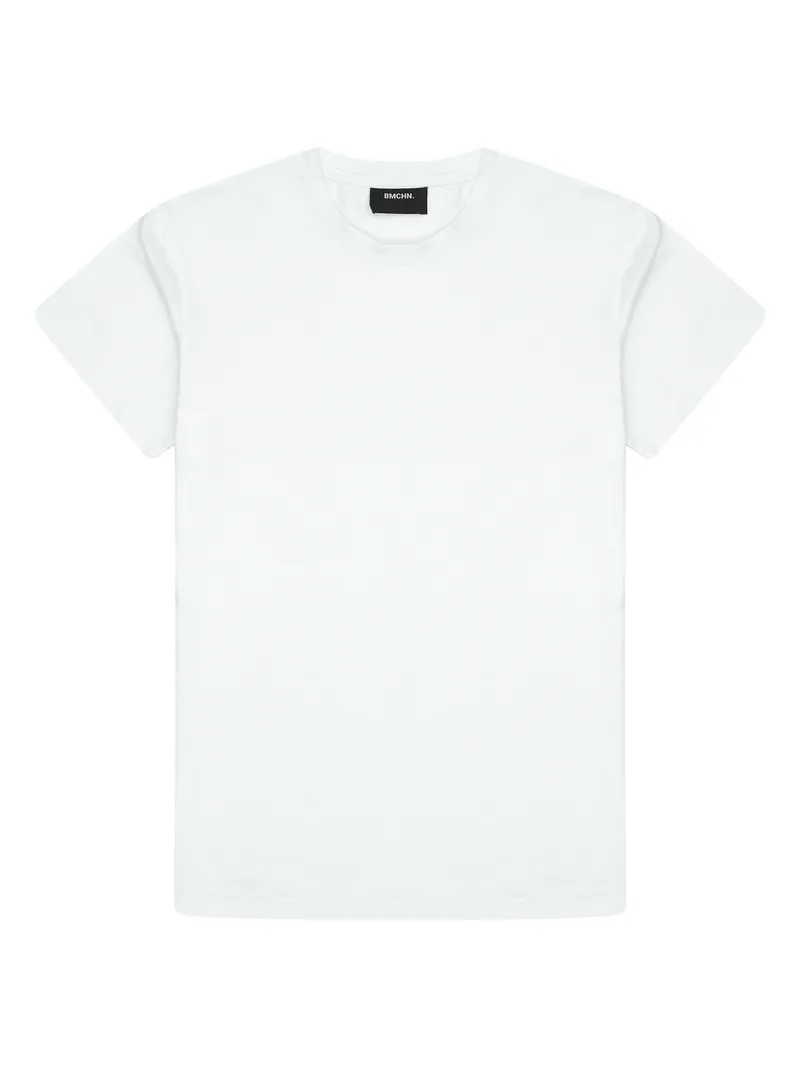 Классическая белая футболка. Чистый минимализм.