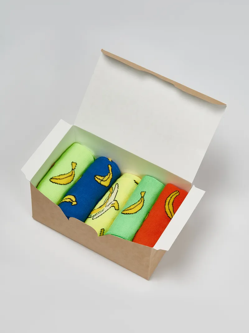 ШЕДЕВР! Носки с бананами в открытой крафт-коробке. Весёлая подарочная композиция, идеально для соцсетей!