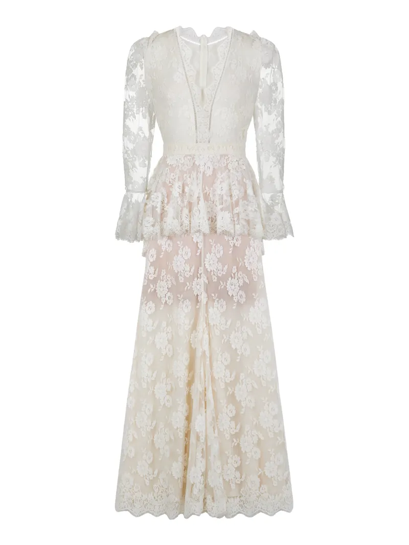 АБСОЛЮТНЫЙ ШЕДЕВР! Кружевное платье в пол с баской и рукавами-колокольчиками. Текстура кружева читается идеально — каждый цветочный мотив! Свадебное или вечернее — роскошь!