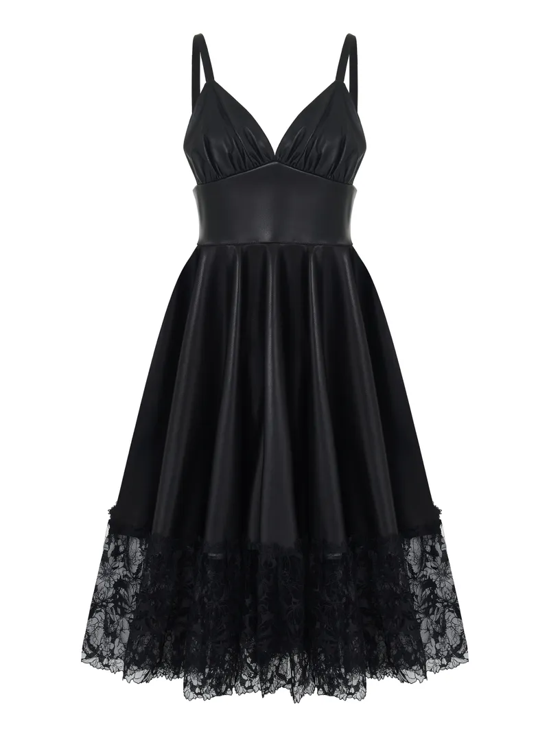 Alena Akhmadullina. Текстура кожи видна, драпировка пояса живая. Дизайнерский уровень съёмки.