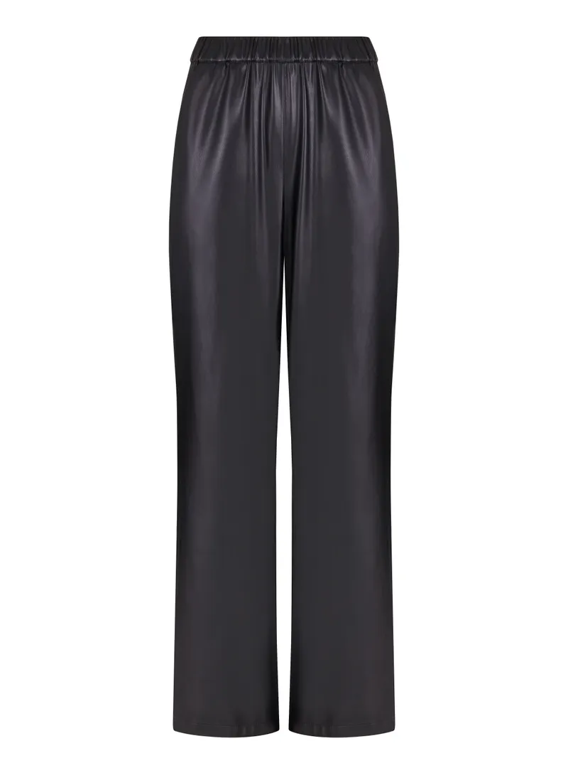 Чёрные кожаные брюки wide-leg с резинкой на поясе. Хорошая текстура.